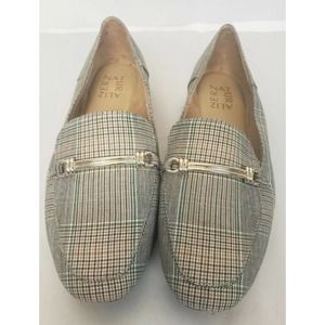Naturalizer Shoes Flats Size 7.5M Plaid Tan Horseshoe Buckle Kari Business Work